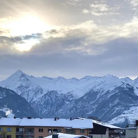In Zell Am Near Lake, Cleaning Included Apartment