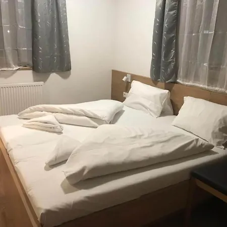In Zell Am Near Lake, Cleaning Included Apartment